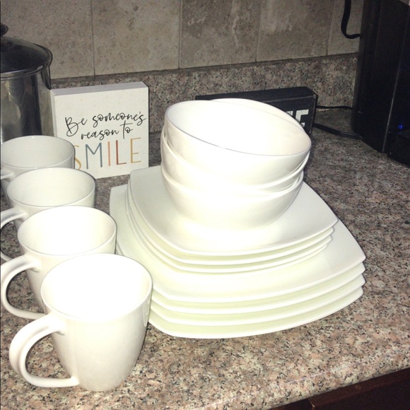 Oneida Moda Porcelain Modern 16pc Dinnerware - Picture 8 of 10